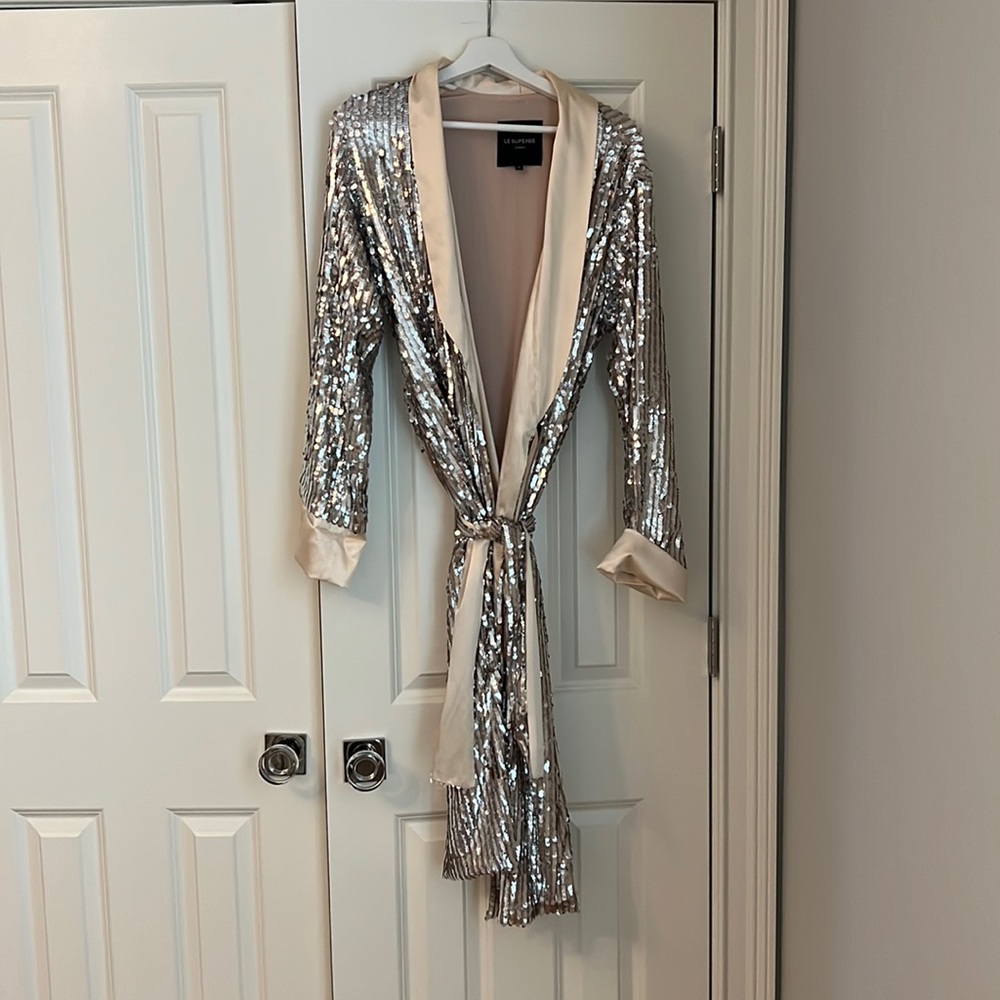 Le Superbe Sequin Robe / Dress